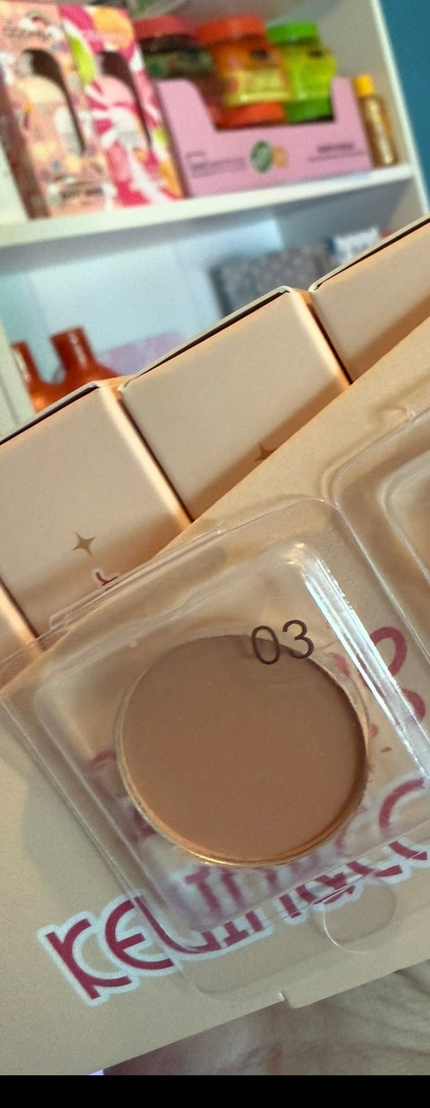 Magic Spark Silky Powder Cake – Poudre Compacte Lissante & Matifiante  - Kevin & Coco en pre